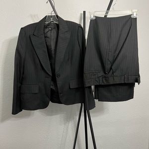 Suit set size 8 petite Anne Klein brand